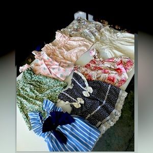 A bundle of 6-9mo baby girl summer dresses